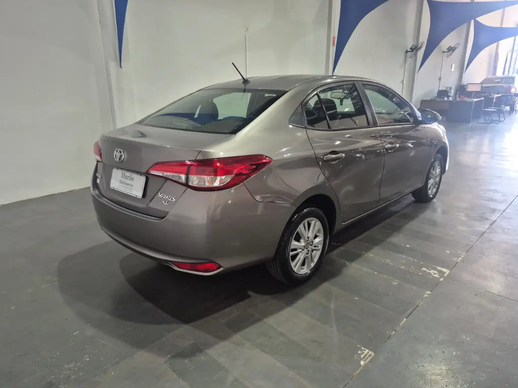 TOYOTA Yaris Sedan - Foto