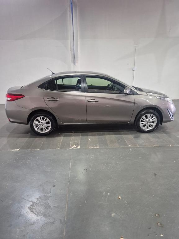 TOYOTA Yaris Sedan - Foto