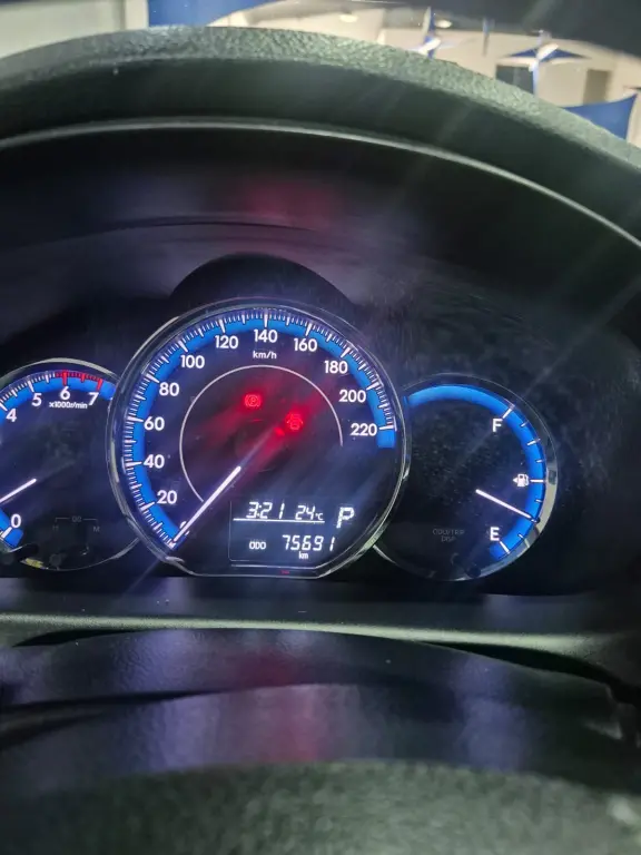 TOYOTA Yaris Sedan - Foto