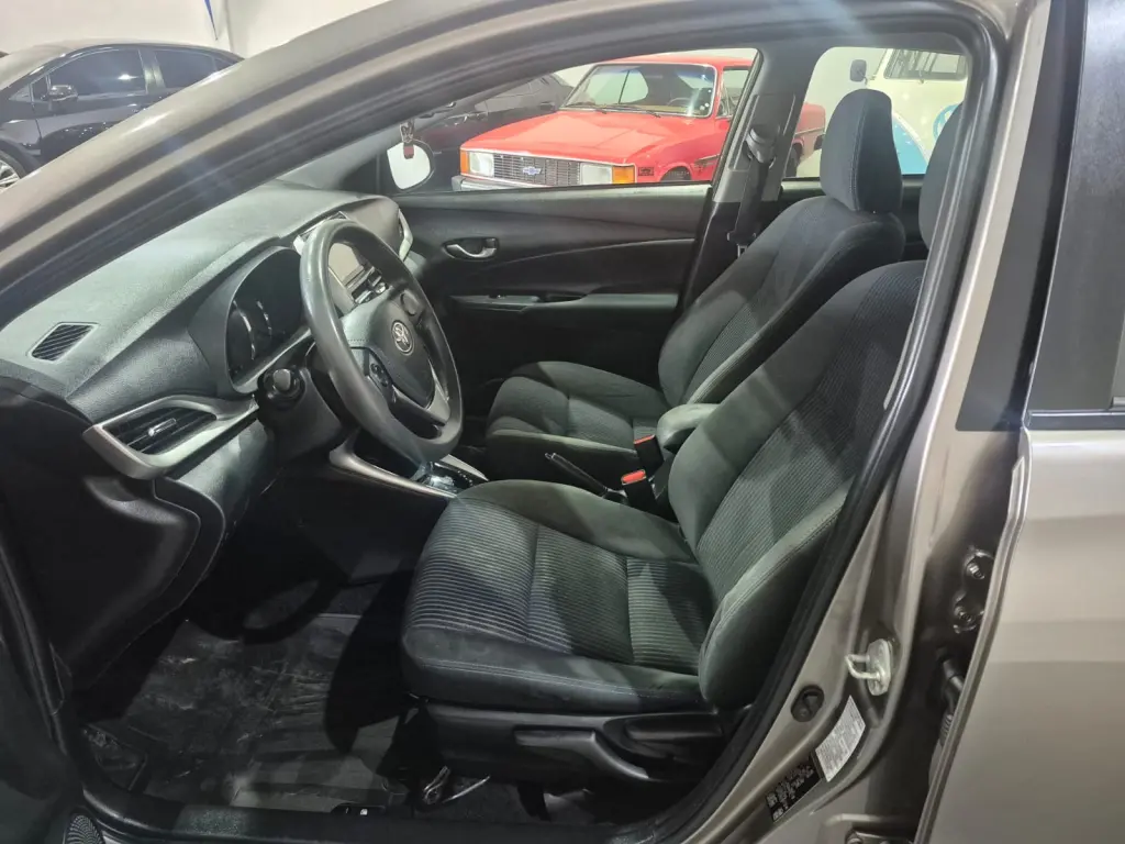 TOYOTA Yaris Sedan - Foto