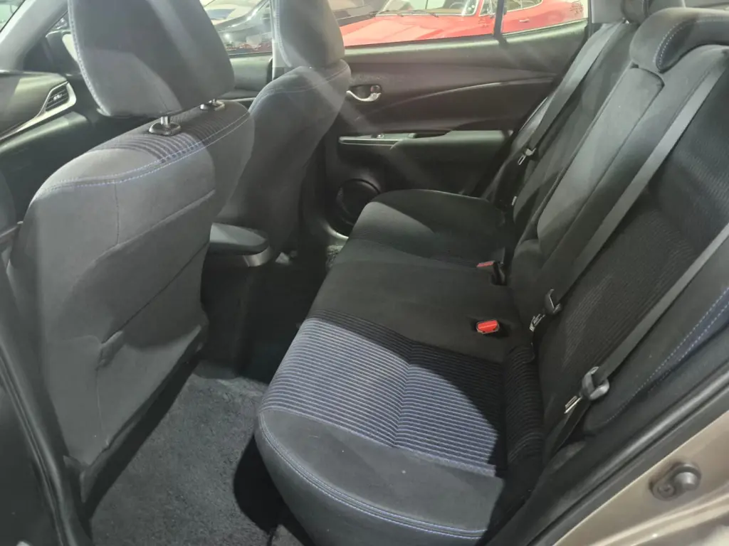 TOYOTA Yaris Sedan - Foto