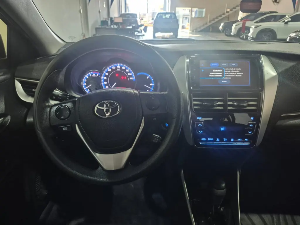 TOYOTA Yaris Sedan - Foto