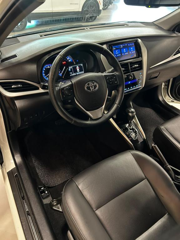 TOYOTA Yaris Sedan - Foto