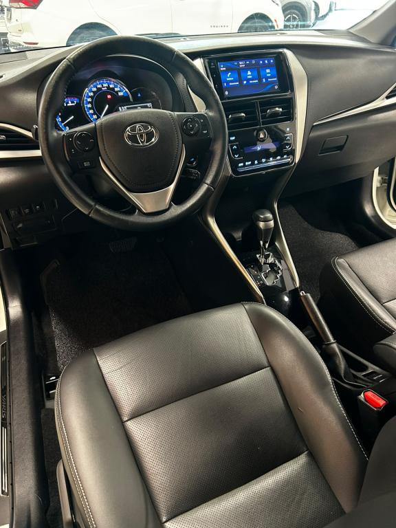 TOYOTA Yaris Sedan - Foto