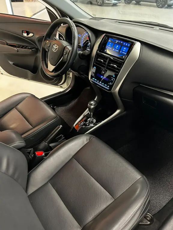 TOYOTA Yaris Sedan - Foto