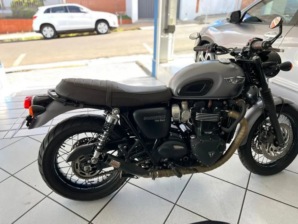 TRIUMPH Boneville T120 1200 - Foto