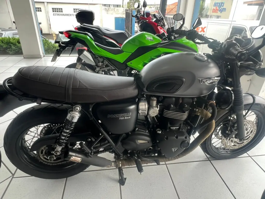 TRIUMPH Boneville T120 1200 - Foto