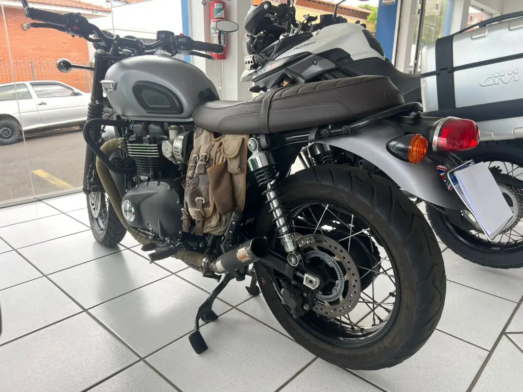 TRIUMPH Boneville T120 1200 - Foto