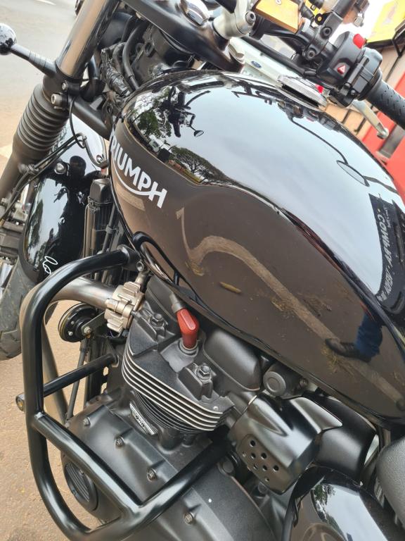 TRIUMPH Bonneville T100 900 - Foto