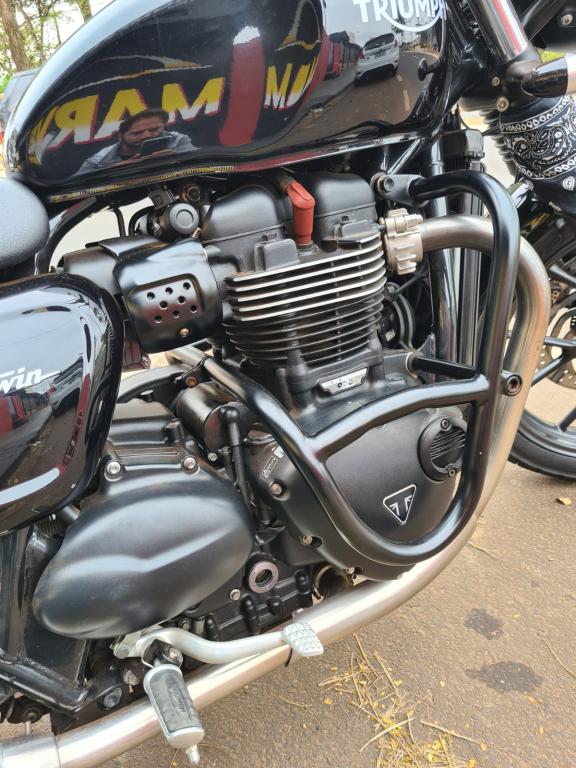 TRIUMPH Bonneville T100 900 - Foto