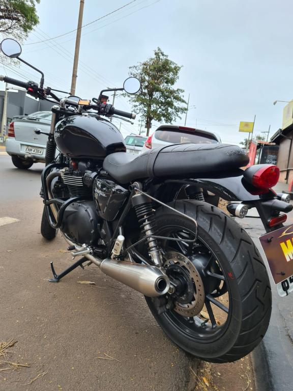 TRIUMPH Bonneville T100 900 - Foto