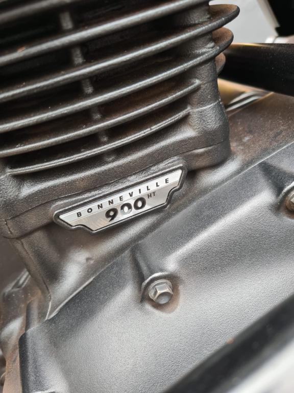 TRIUMPH Bonneville T100 900 - Foto