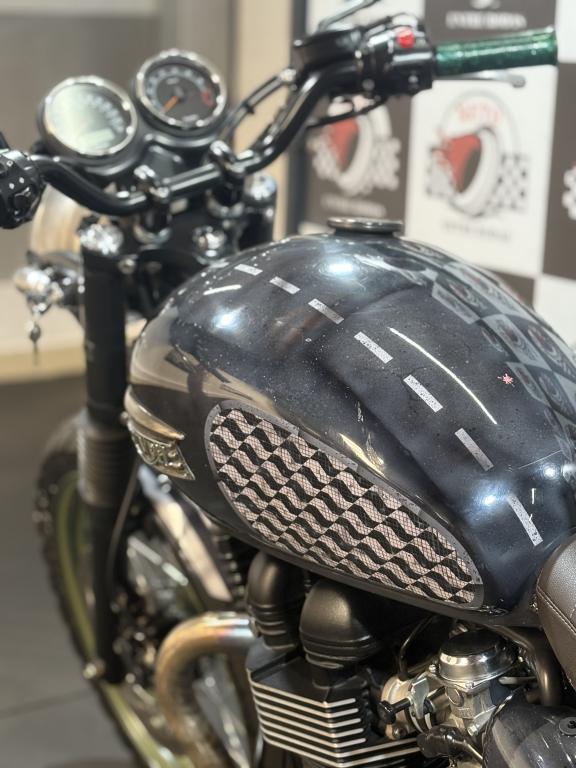 TRIUMPH Bonneville T100 900 - Foto