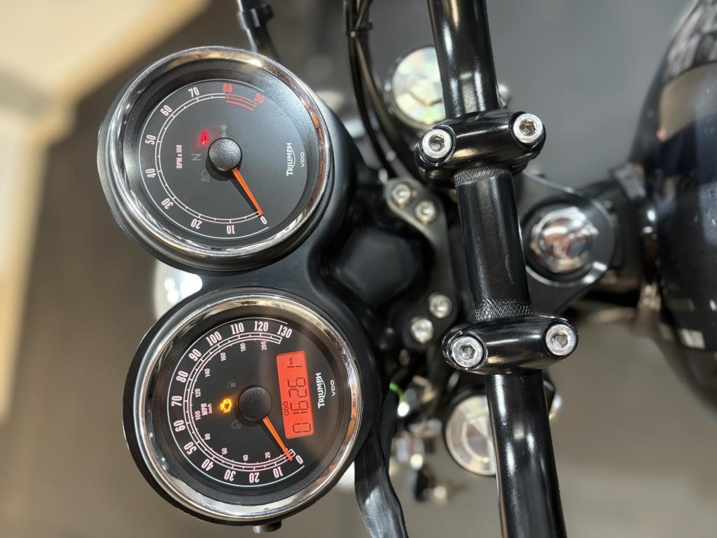 TRIUMPH Bonneville T100 900 - Foto