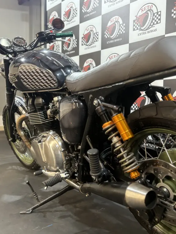 TRIUMPH Bonneville T100 900 - Foto