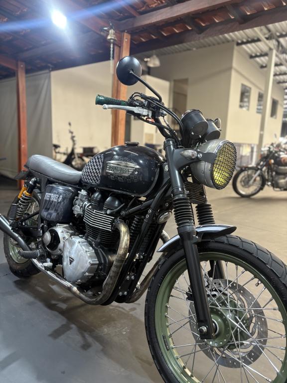 TRIUMPH Bonneville T100 900 - Foto