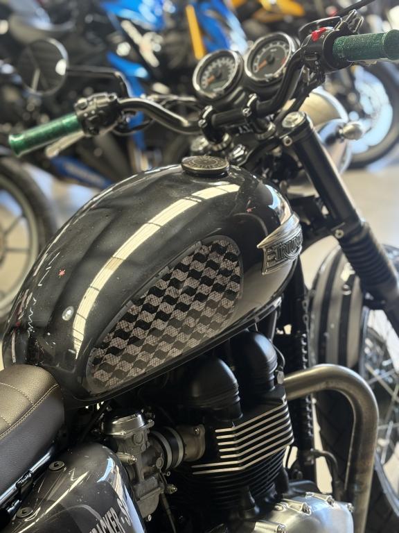 TRIUMPH Bonneville T100 900 - Foto