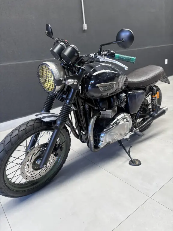TRIUMPH Bonneville T100 900 - Foto