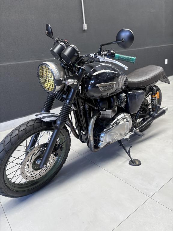 TRIUMPH Bonneville T100 900 - Foto
