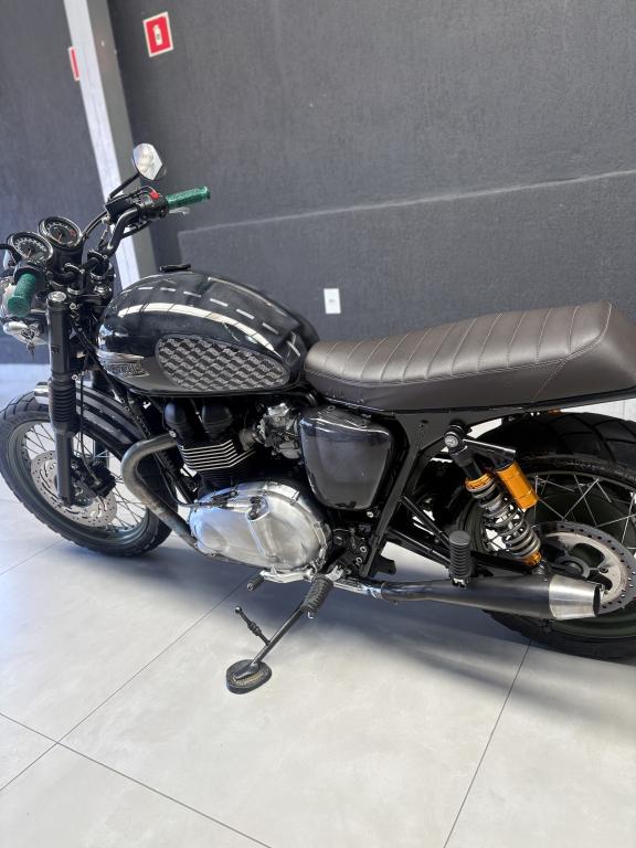 TRIUMPH Bonneville T100 900 - Foto
