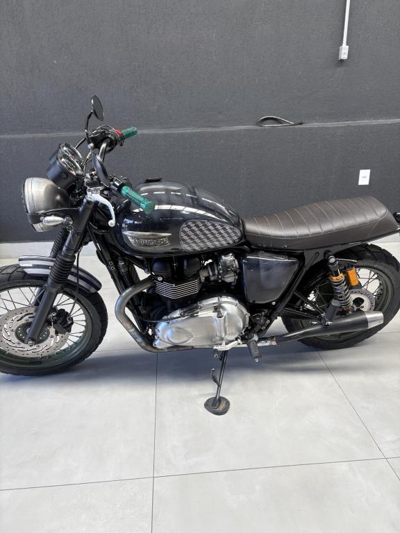 TRIUMPH Bonneville T100 900 - Foto
