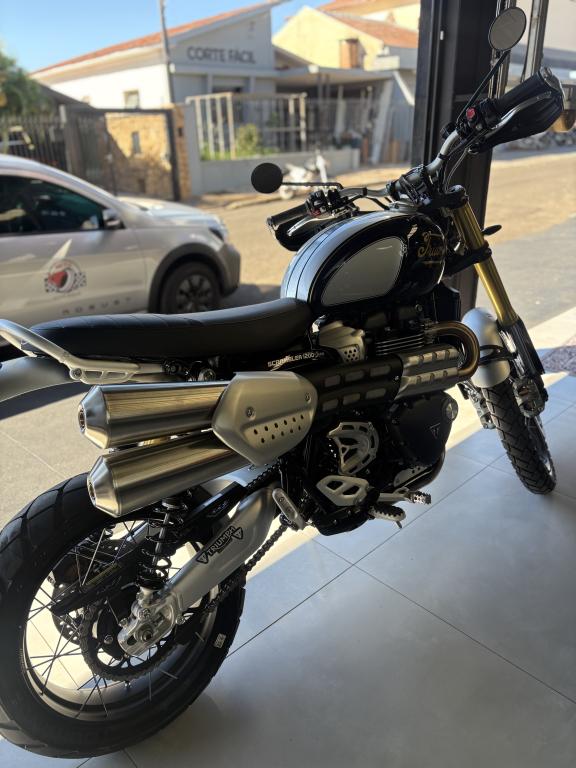 TRIUMPH Scrambler 1200 - Foto