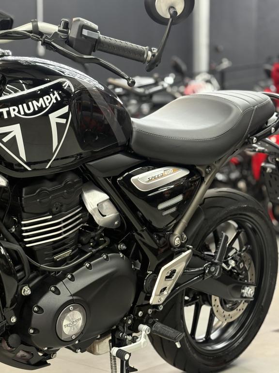 TRIUMPH Speed 400 - Foto