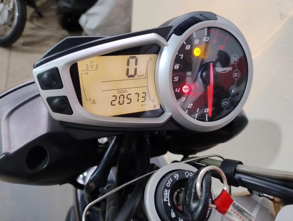 TRIUMPH Speed Triple 1050 - Foto