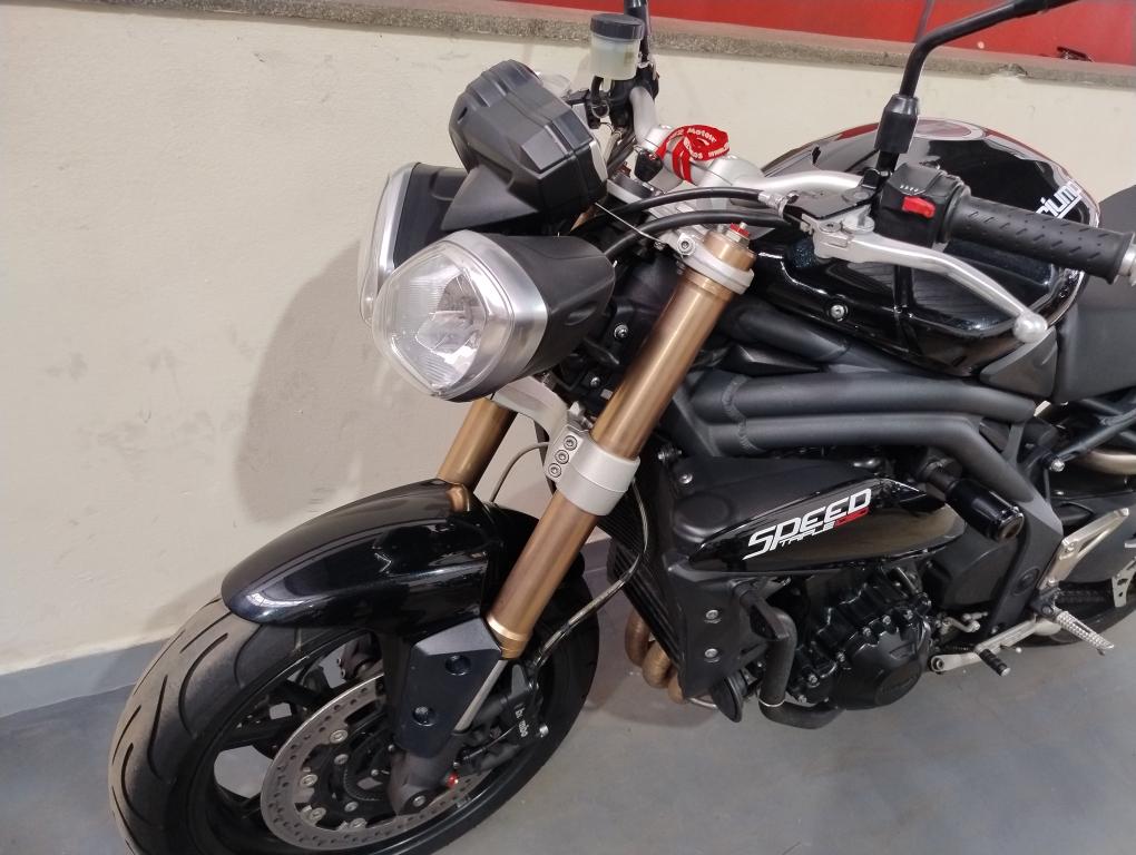 TRIUMPH Speed Triple 1050 - Foto