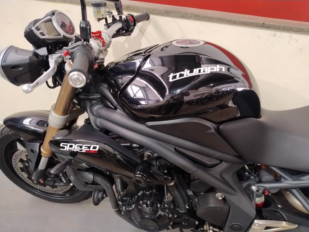 TRIUMPH Speed Triple 1050 - Foto