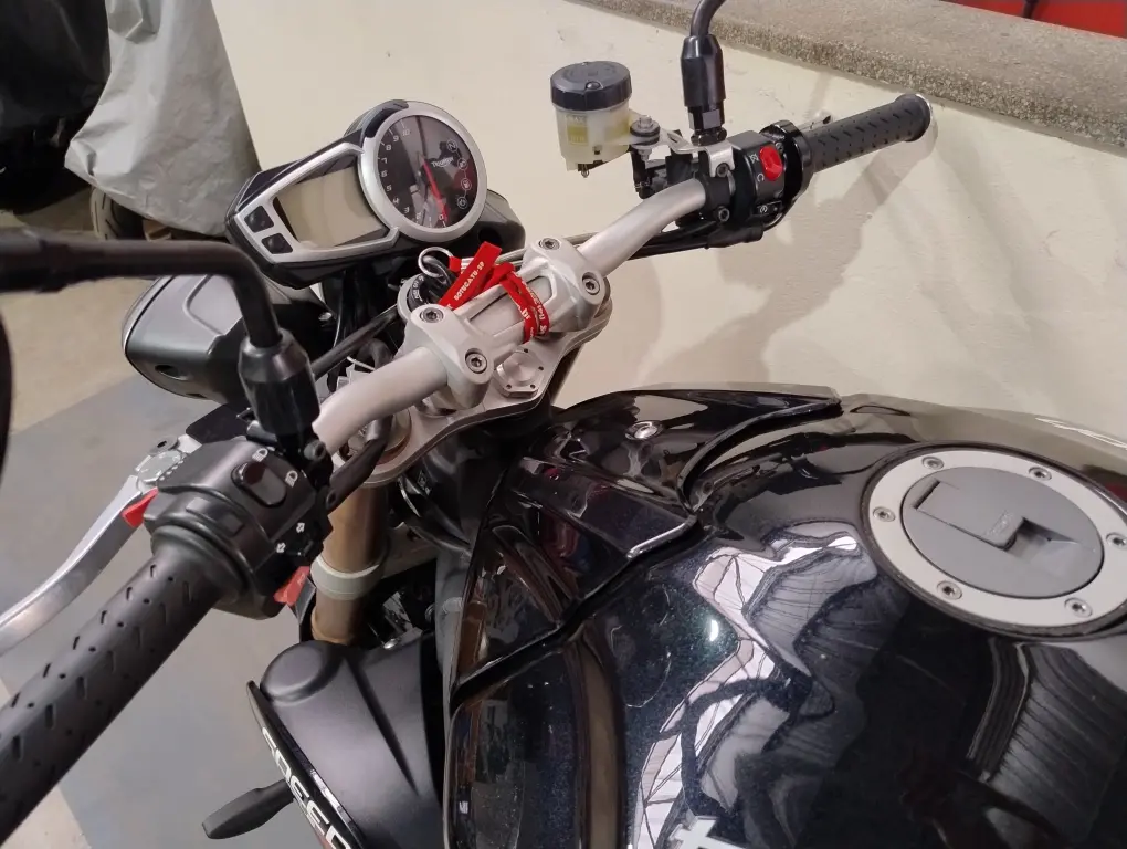 TRIUMPH Speed Triple 1050 - Foto