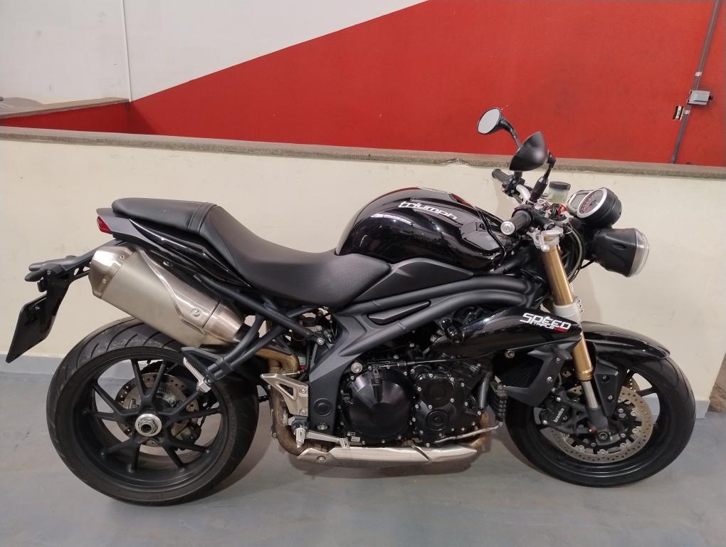 TRIUMPH Speed Triple 1050 - Foto