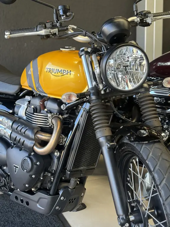TRIUMPH Street Scrambler 900 - Foto