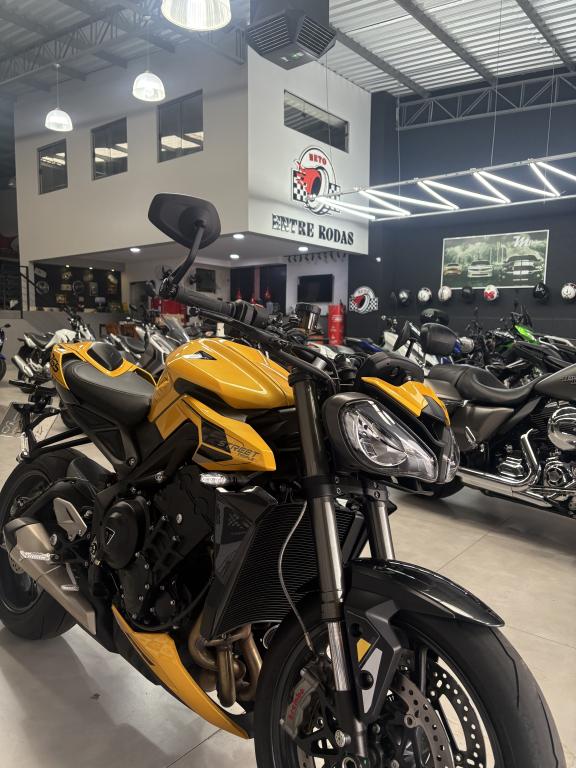 TRIUMPH Street Triple 765 - Foto