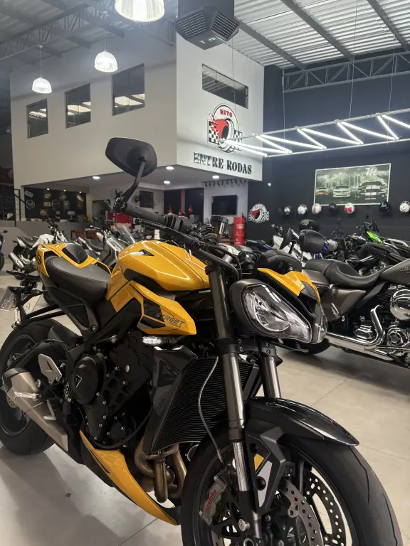 TRIUMPH Street Triple 765 - Foto