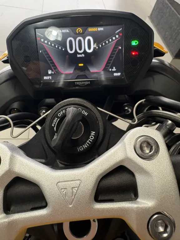 TRIUMPH Street Triple 765 - Foto