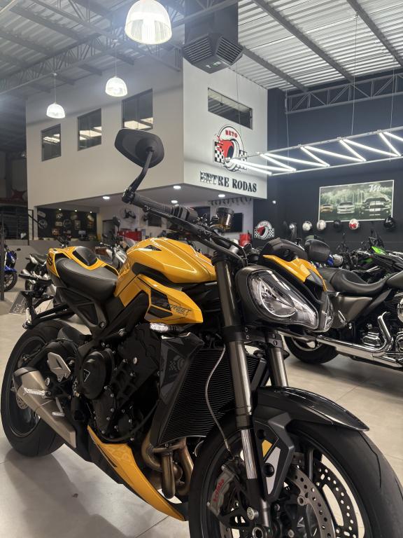 TRIUMPH Street Triple 765 - Foto