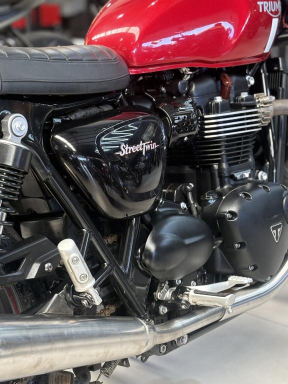 TRIUMPH Street Twin 900 - Foto