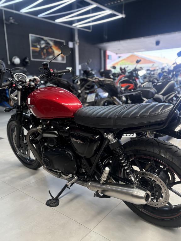 TRIUMPH Street Twin 900 - Foto