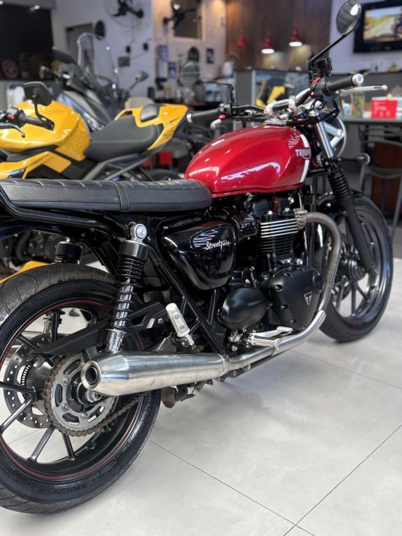 TRIUMPH Street Twin 900 - Foto