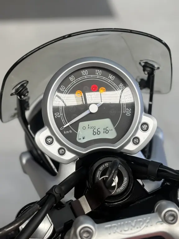 TRIUMPH Street Twin 900 - Foto