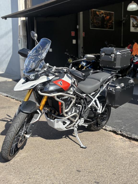 TRIUMPH Tiger 900
