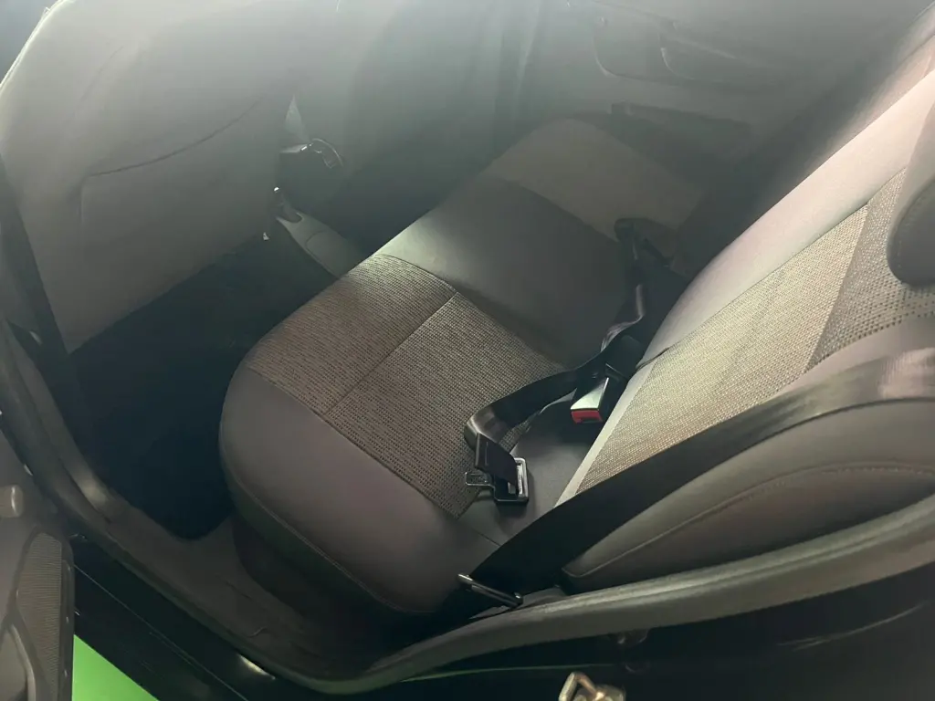 VOLKSWAGEN Fox - Foto