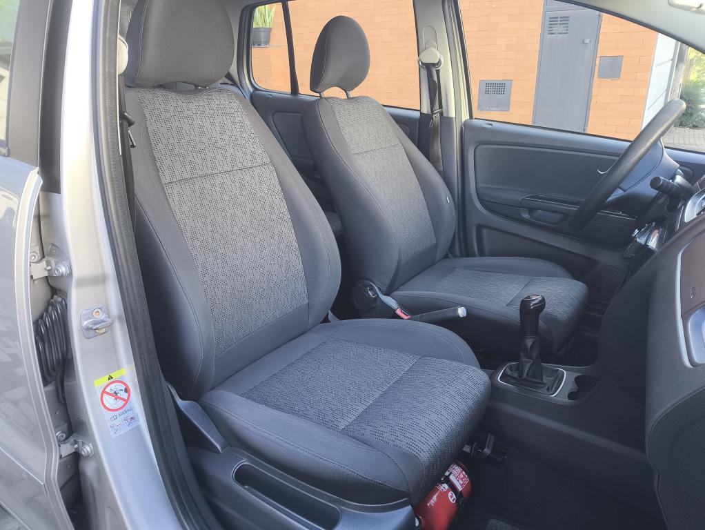 VOLKSWAGEN Fox - Foto