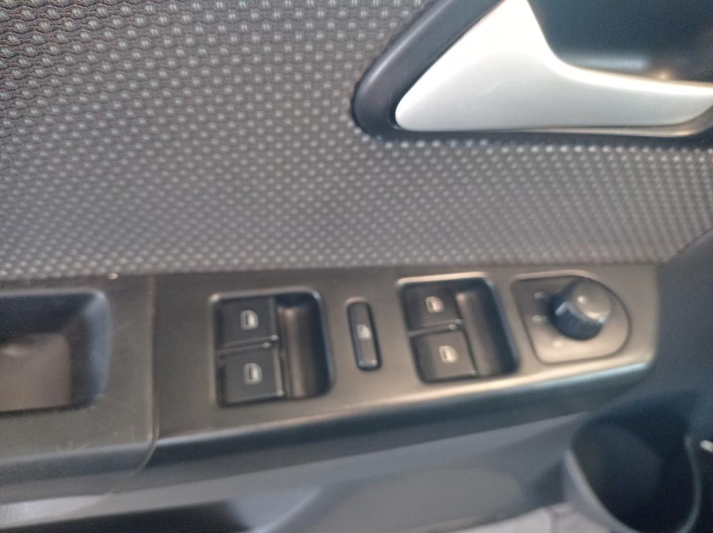 VOLKSWAGEN Fox - Foto