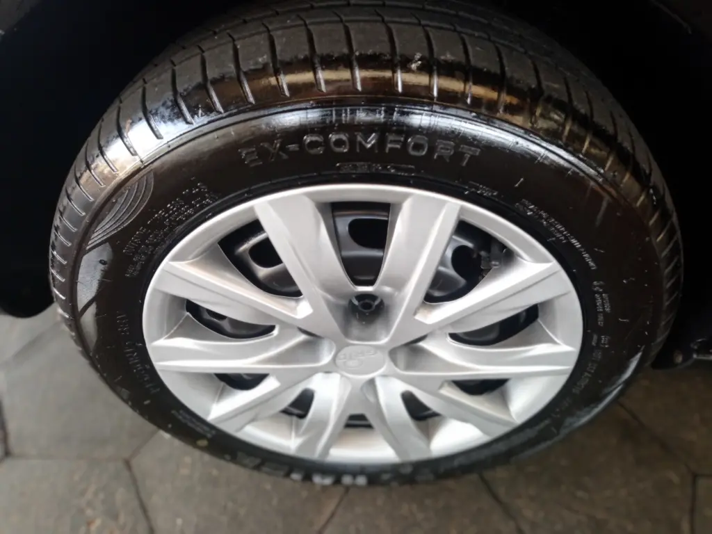 VOLKSWAGEN Fox - Foto