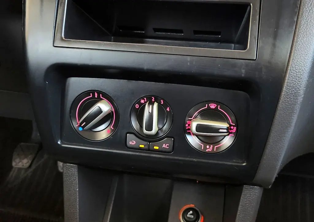 VOLKSWAGEN Fox - Foto