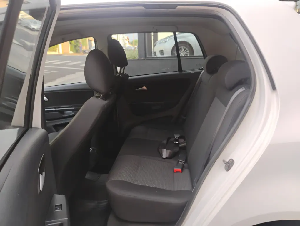 VOLKSWAGEN Fox - Foto