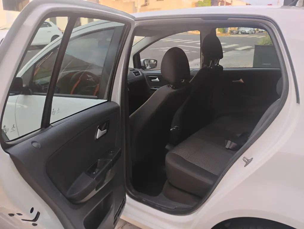 VOLKSWAGEN Fox - Foto