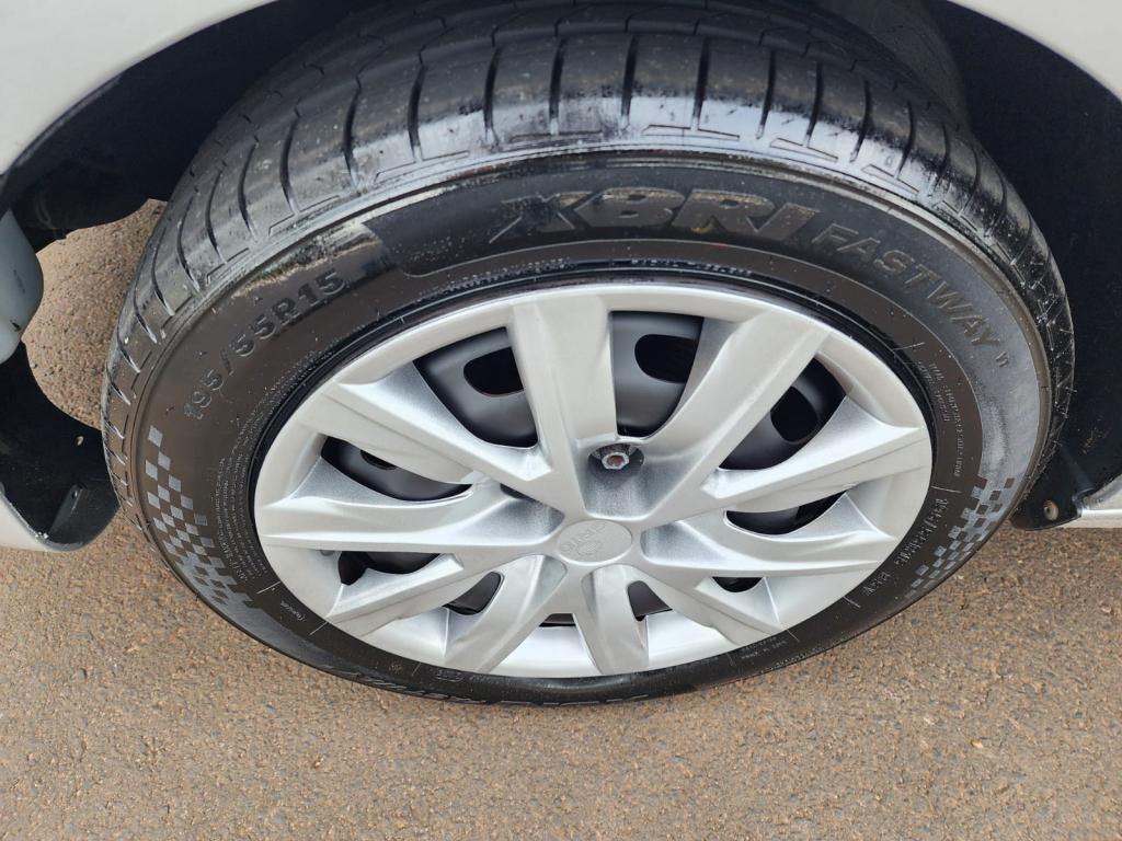 VOLKSWAGEN Fox - Foto